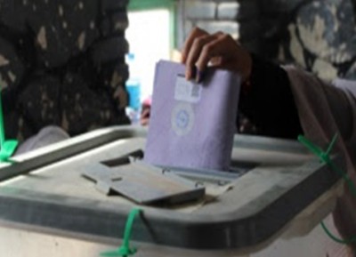 Afghanistan stel presidensiële stemming tot Julie uit