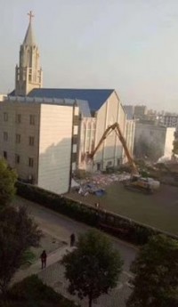 Chinese amptenare sloop megakerk en arresteer leiers